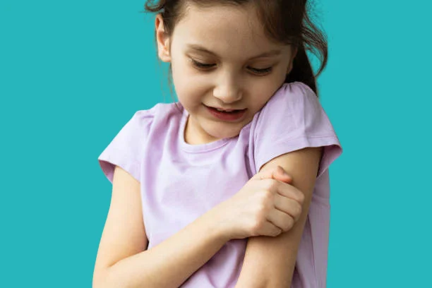 Itchy skin is one of the symptoms of allergies in children