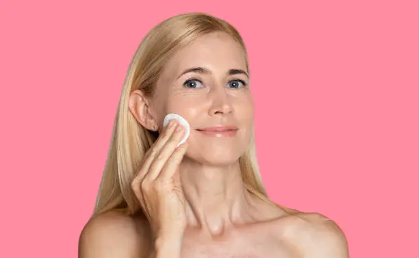 The importance of cleansing the skin to get rid of wrinkles