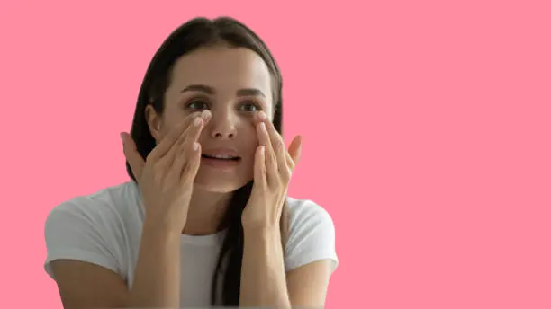 Massaging the roots of the eyelashes