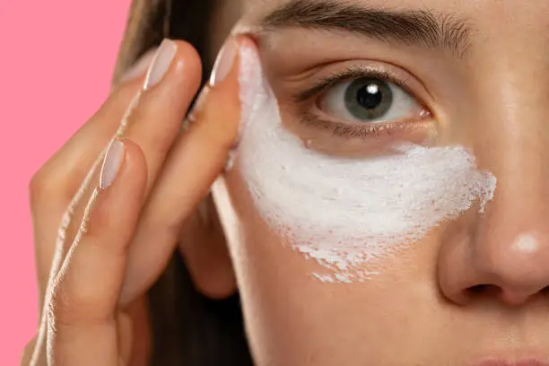 The importance of moisturizing to treat lines around the eyes
