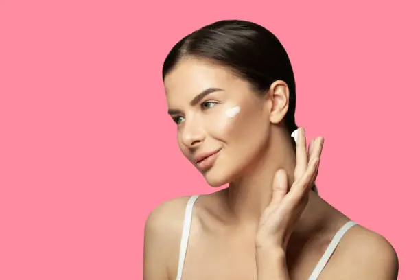 Sunscreen to protect the skin from pigmentation