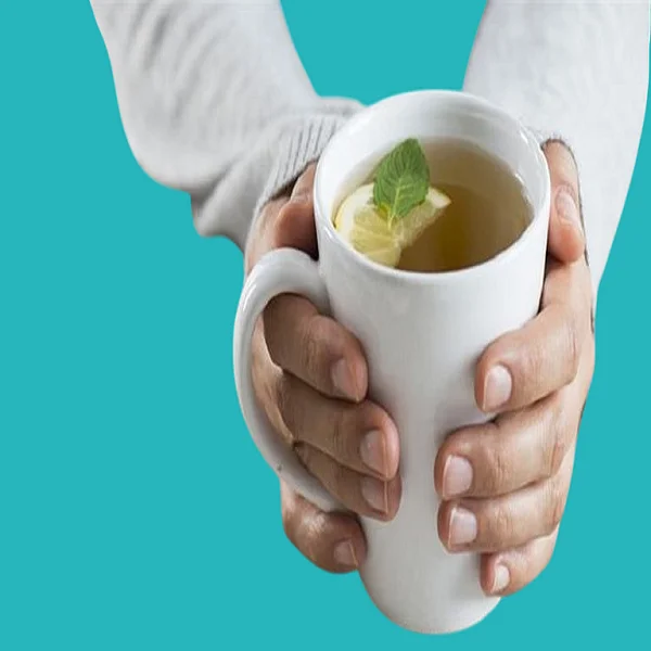 شرب السوائل الدافئة من طرق علاج السعال اثناء النوم